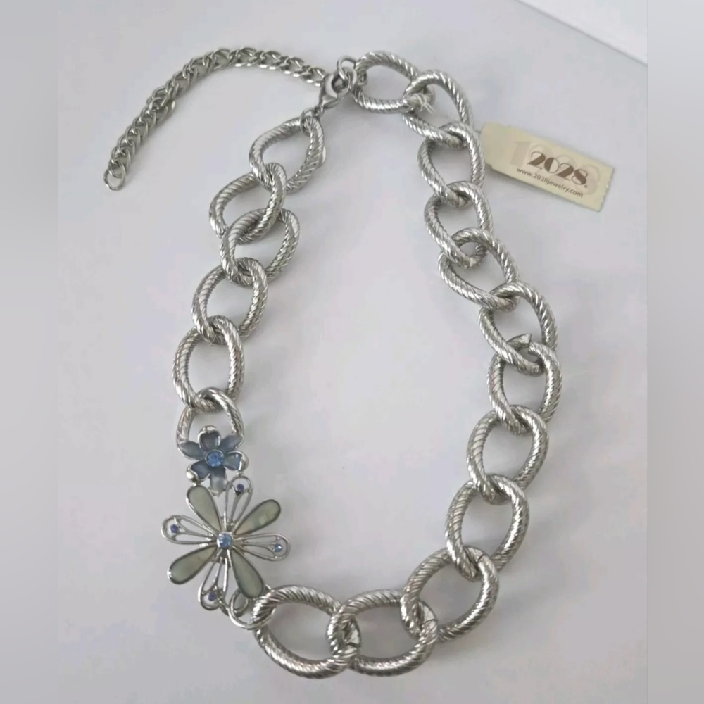 2028 Jewelry Chunky Silver Tone Chain Necklace Flower Details 16"-20" NEW